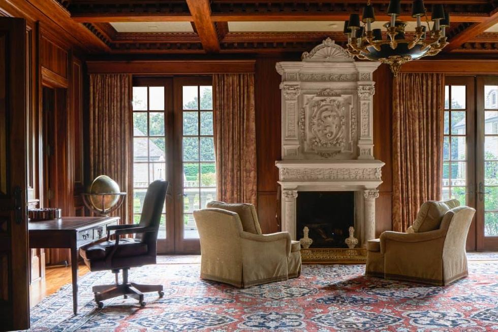 The Manor on Carnarvon 120 Carnarvon Memorial Park for sale