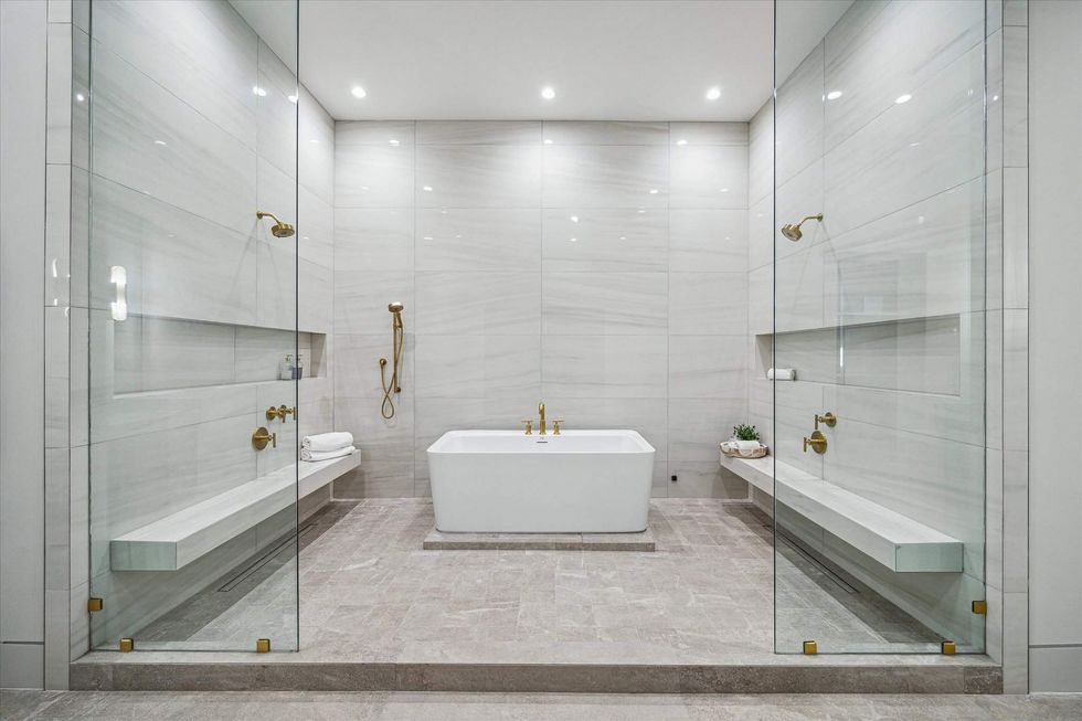 The primary suite bath at 11264 Memorial