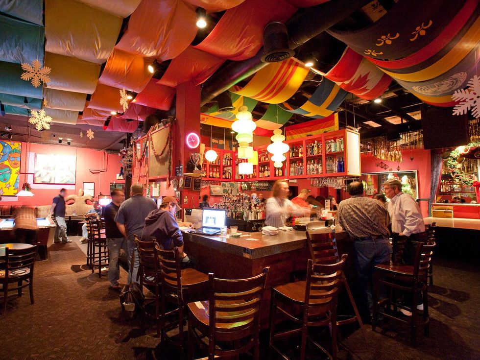 Tony's Corner Pocket, bar