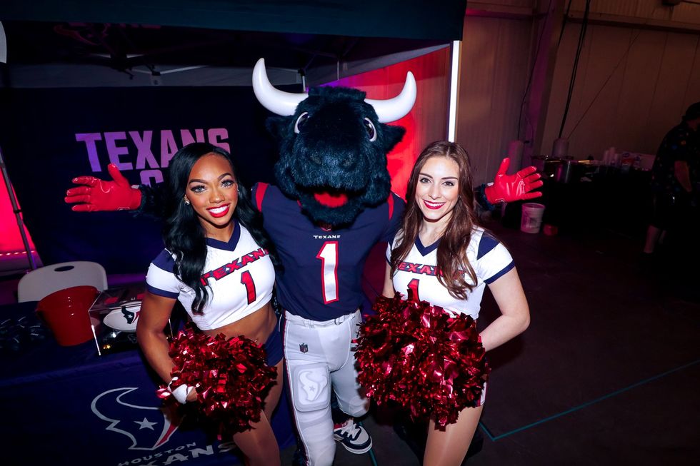 Toro & Texans Cheerleaders