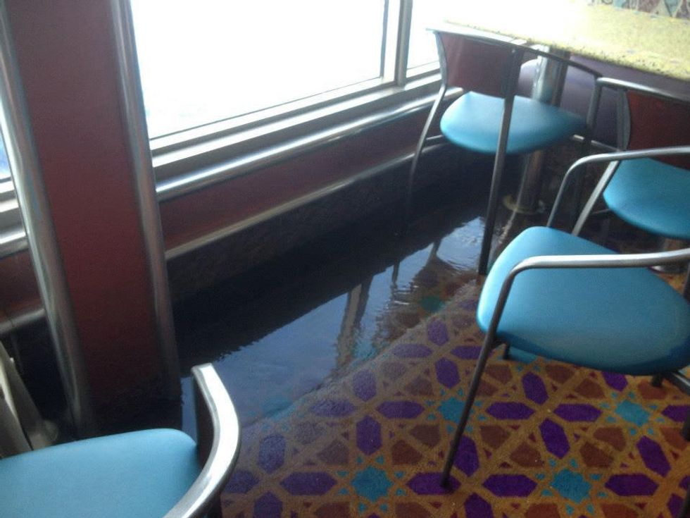 Triumph, water and sewage in the dining areas