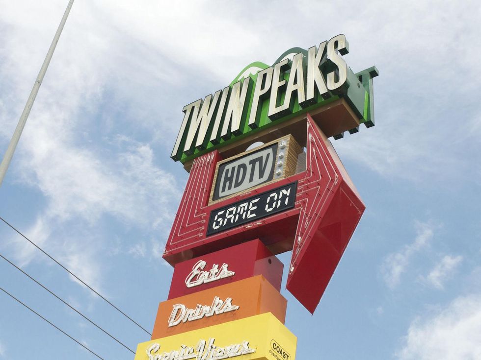 Twin Peaks Kirkwood Sign