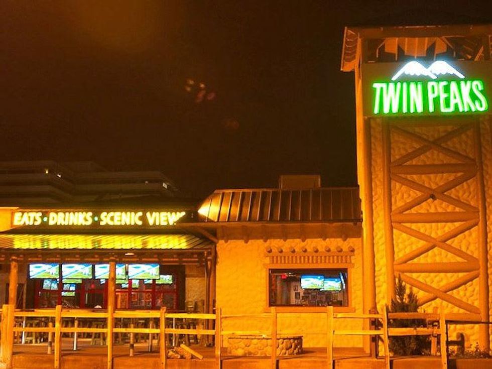 Twin Peaks on Kirby in Houston at night