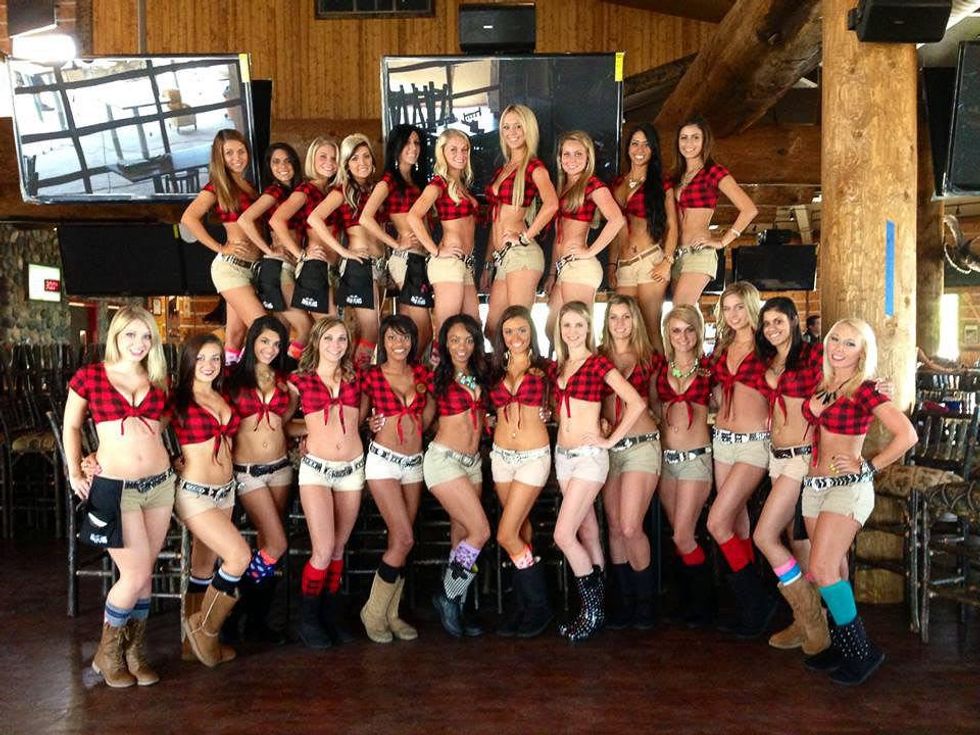 Twin Peaks Shenandoah The Woodlands waitresses