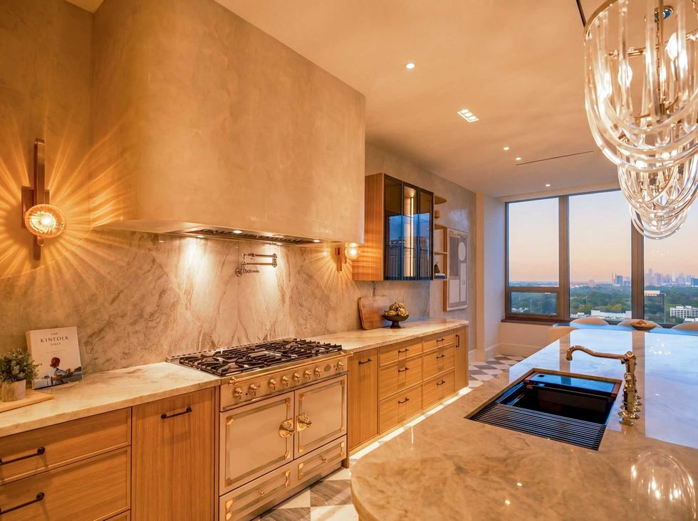 \u200bPenthouse 2502 at The Belfiore