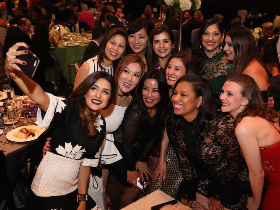 Una Notte de Italia, Sneha Merchant and her girlfriends take a selfie