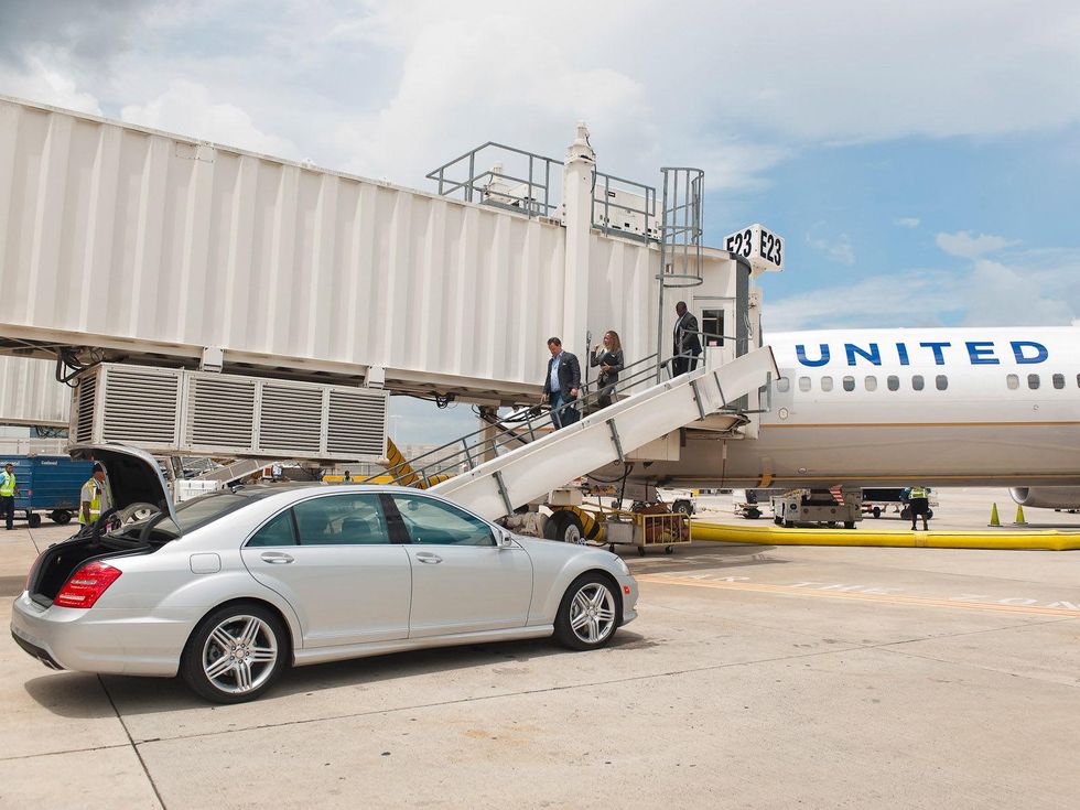 United's Mercedes Tarmac Transporation Service at IAH