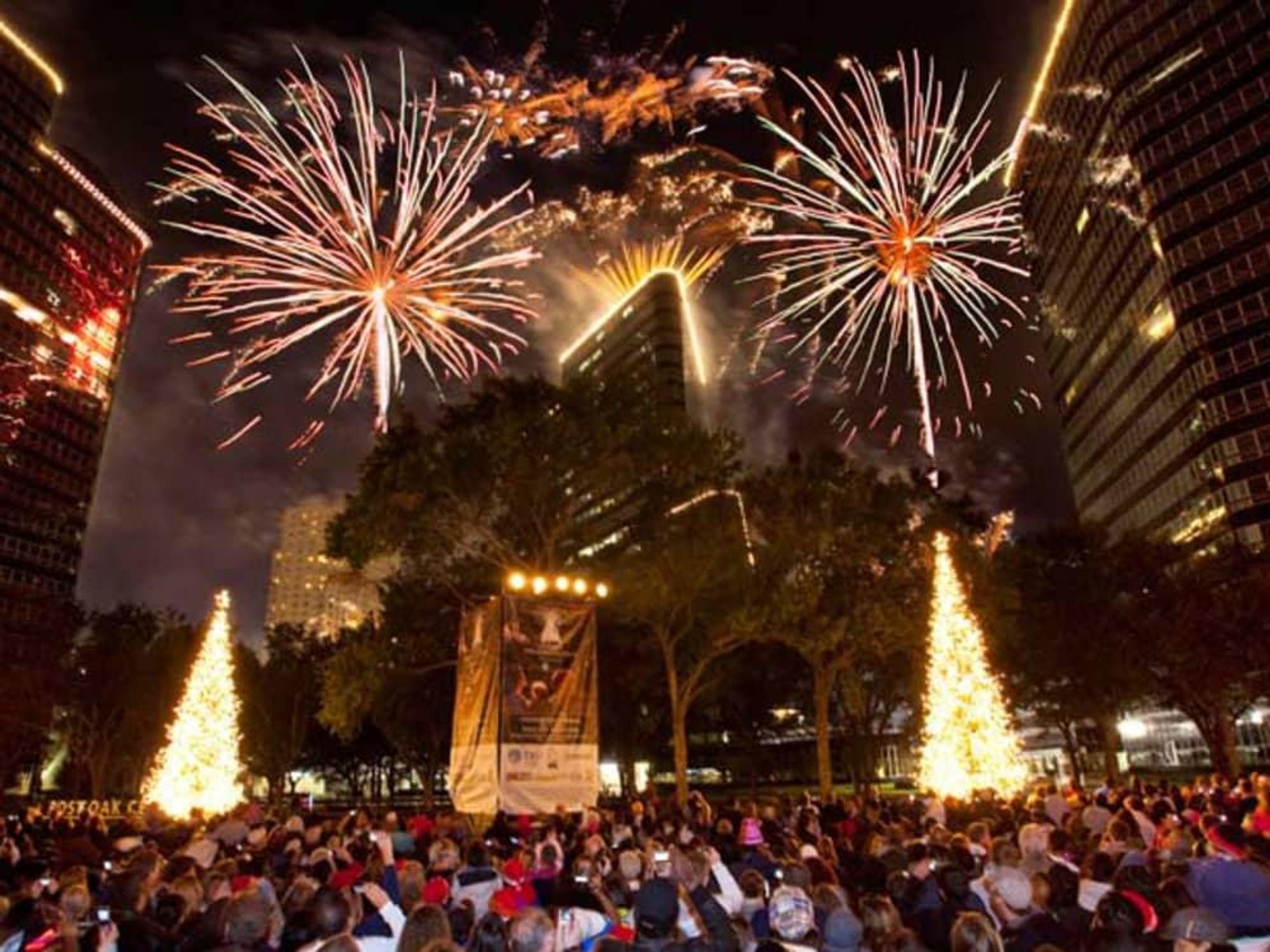 Uptown Park holiday lighting - Post Oak