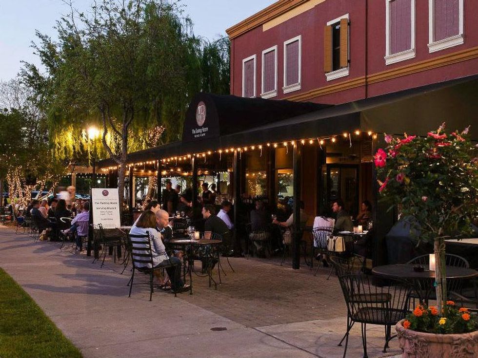 Uptown Park Houston, The Tasting Room, patio