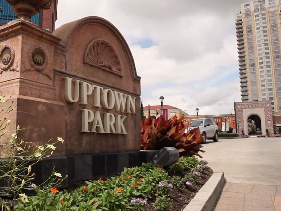 Uptown Park sign close