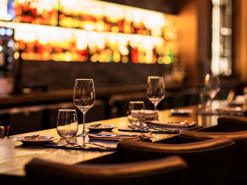 Drink (and eat) on the cheap: 10 hottest restaurant happy hour deals in ...