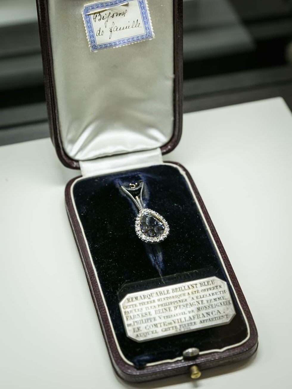 Valobra grand opening party blue farnese diamond