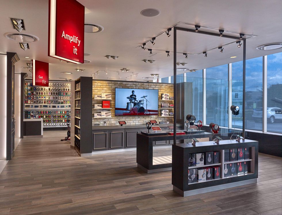 Verizon Store at BLVD Place interior2