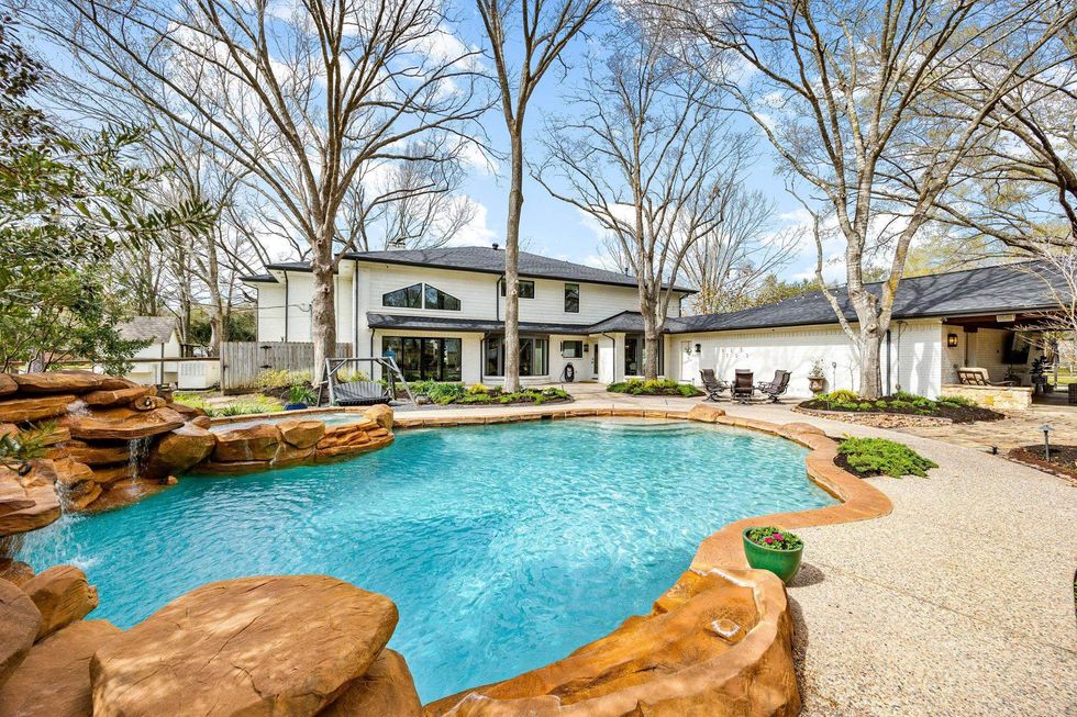 View of he pool and guest house of 3113 Saddlebrook Lane