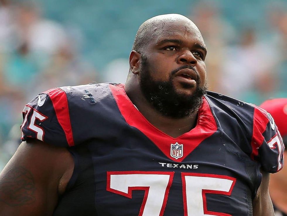 Jadeveon Clowney looks like a child wearing Vince Wilfork's jersey