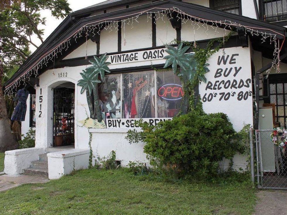Vintage Oasis Houston shopping exterior day
