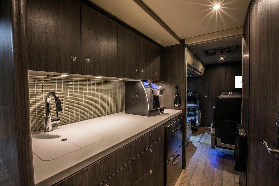 Vonlane bus kitchen