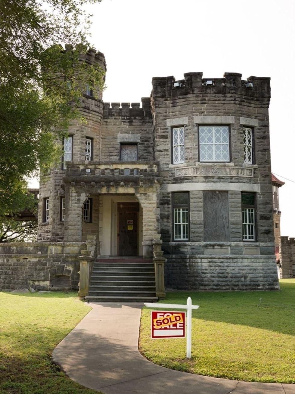 Waco Castle, Fixer Upper, Chip and Joanna Gaines