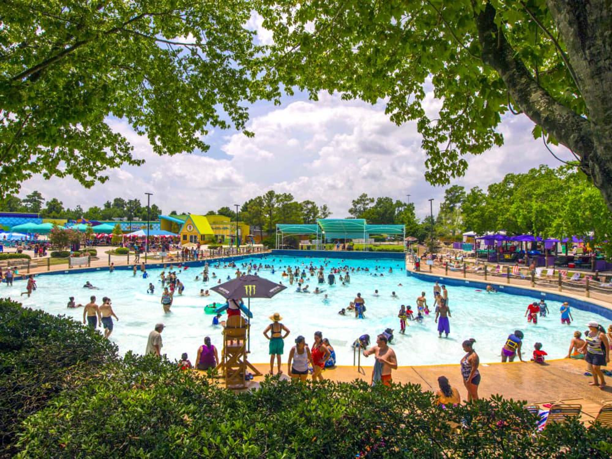 wet n wild splashtown wave pool