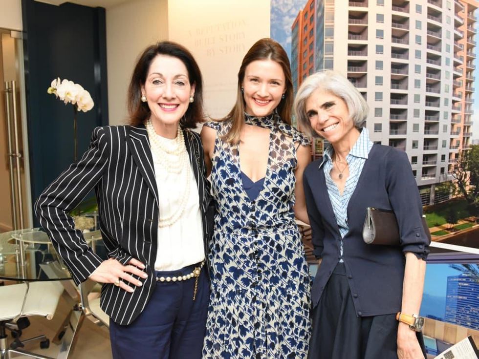 Wilshire Meets the Neighbors Susie Criner, Annie Eifler, Judy Nyquist