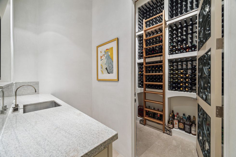Wine room and wet bar of 119 Carnarvon Drive