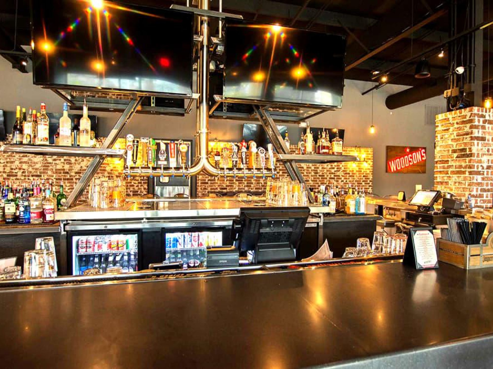 Woodson's Local Tap Woodlands interior bar