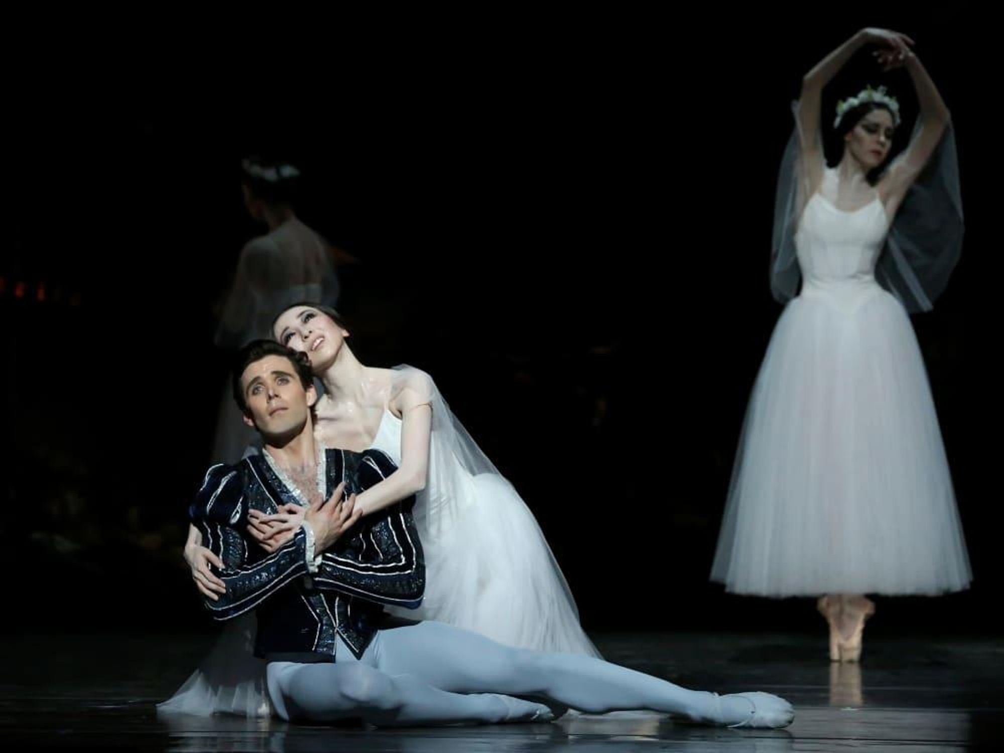 Yuriko Kajiya and Connor Walsh in Houston Ballet Giselle